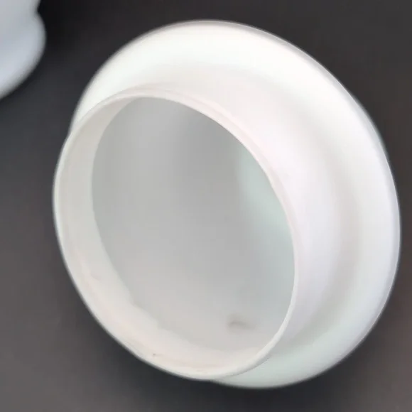 Vintage Frosted White Satin Oriental Ginger Jar with Lid. - Picture 7 of 11